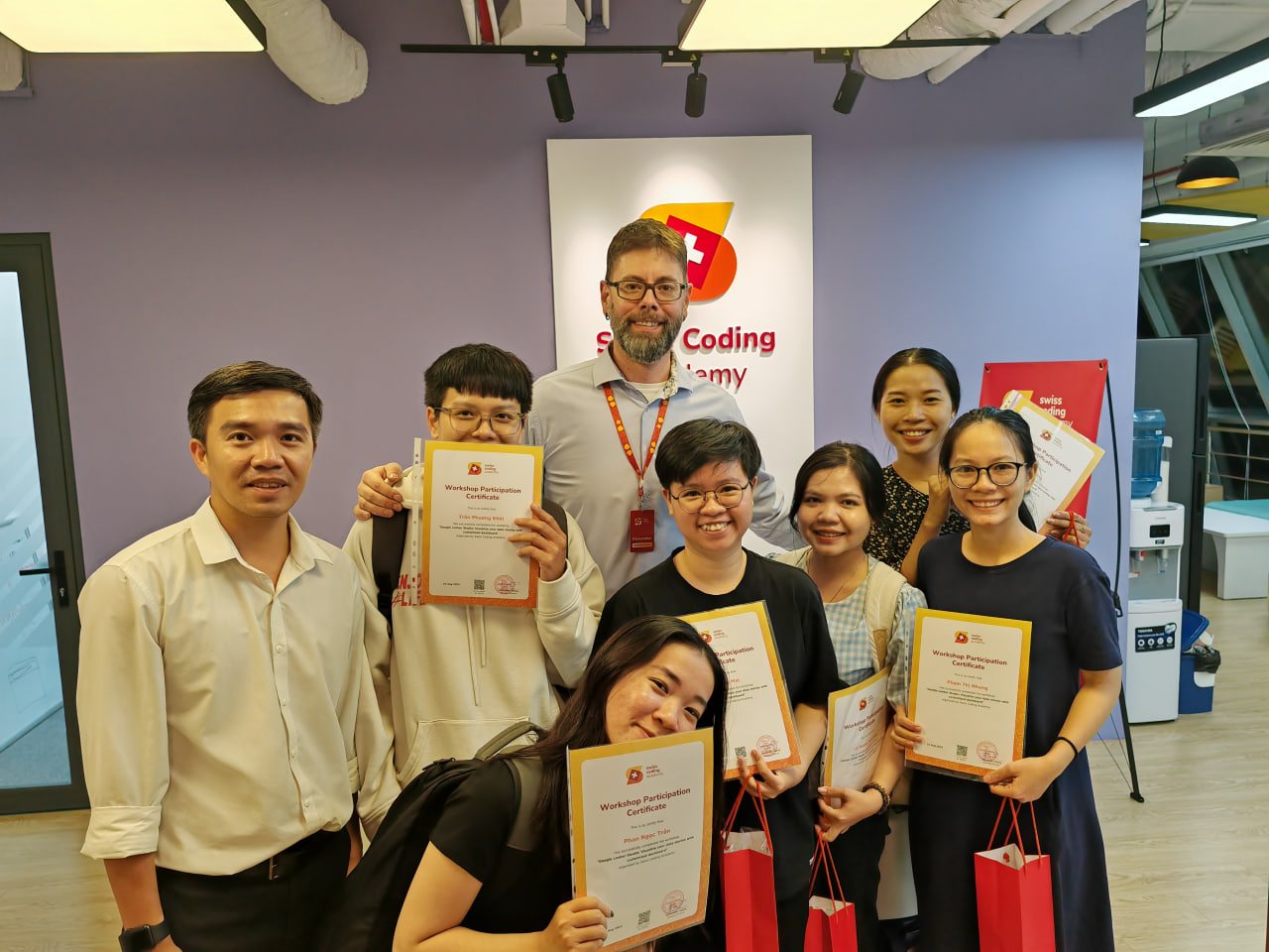 Certificate award ceremony after the Data Analysis workshop)